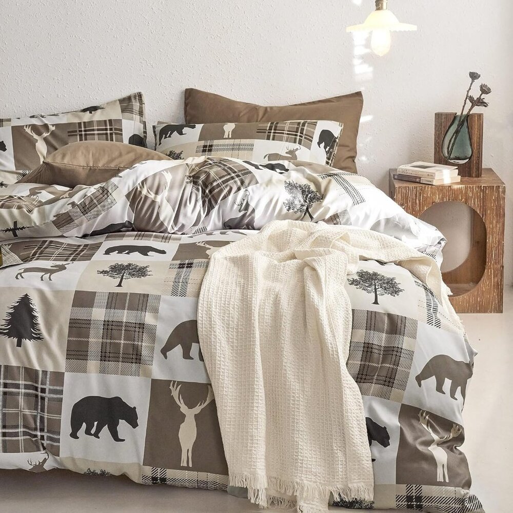All-Season Rustic Comforter Set - Queen Size Bedding with Woodland Animals - Picture 4 of 6